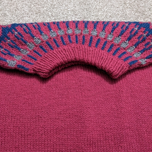 Vintage 80s chunky knit wool pink yoke pattern sweater Canadian handmade - Picture 5 of 11